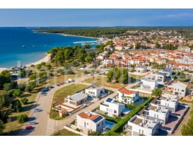 LUKSUZNA VILA SA LIFTOM, 5 SPAVAĆIH ,POGLED MORE,100 M PLAŽA, FAŽANA!