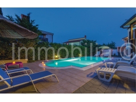 KUĆA ZA ODMOR ZA 14 OSOBA, 7 SPAVAĆIH, 8 KUPAONICA, BAZEN, JACUZZI !