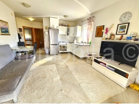 ODLIČAN APARTMAN 56M2, 2 SPAVAĆE SOBE, PARKING, OSTAVA, 250M DO PLAŽE, FAŽANA