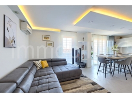 LUKSUZAN STAN 106 m2 , 3 SPAVAĆE , 2 KUPAONICE, POGLED MORE, KAŠTANJER