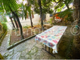 ETAŽA VILE U CENTRU 148 m2, PRIZEMLJE, DVORIŠTE, GARAŽA, PODRUM!