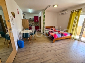 STAN 29 m2 , 1. KAT, BALKON, PARKING , NAMJEŠTENO , VELI VRH !