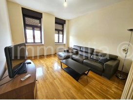 ODLIČAN STAN 54 m2 ,1.KAT , 2 SPAVAĆE SOBE , ADAPTIRAN , CENTAR PULE