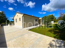 NOVA PRIZEMNICA, 93 m2, 1510 m2 OKUĆNICA ,15 km OD ROVINJA !