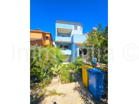 KUĆA SA 3 STANA I GARAŽOM , 155 m2 OKUĆNICE , VERUDA PORAT